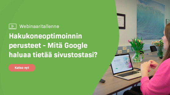 Nainen katsoo webinaaria Hakukoneoptimoinnin perusteet