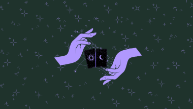 Kuva käsistä, jotka ennustavat korteista, mitkä ovat markkinoinnin trendejä vuonna 2024.