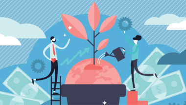 Kaksi henkilöä kastelee puuta, joka symboloi vastuullista ja strategista viestintää