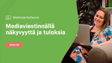 Henkilö katsoo webinaaritallennetta