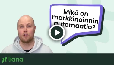 Mies ja puhekuplassa teksti 